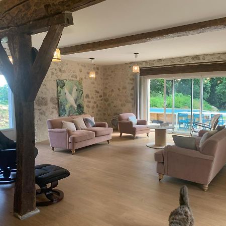 Lusignan-Petit Maison Papillon Gite De Ressourcement מראה חיצוני תמונה