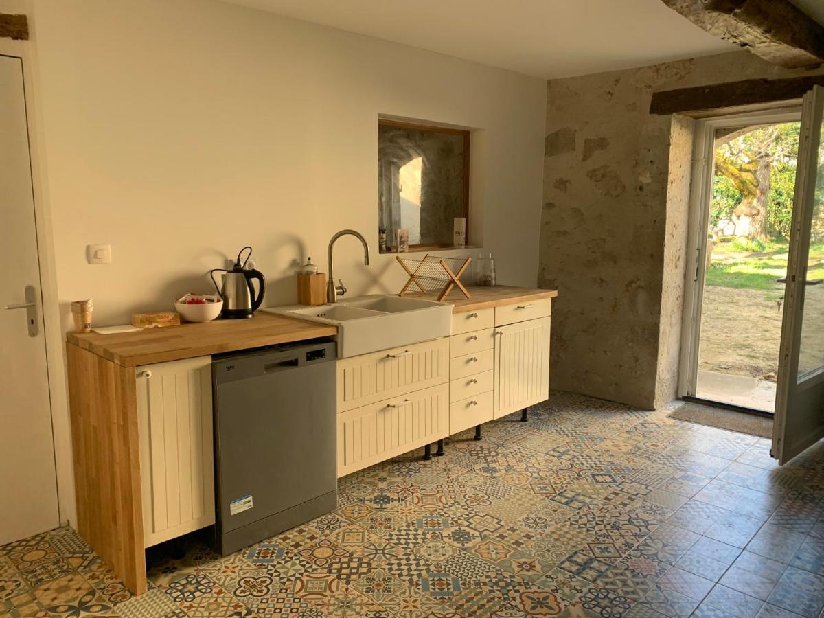 Lusignan-Petit Maison Papillon Gite De Ressourcement מראה חיצוני תמונה